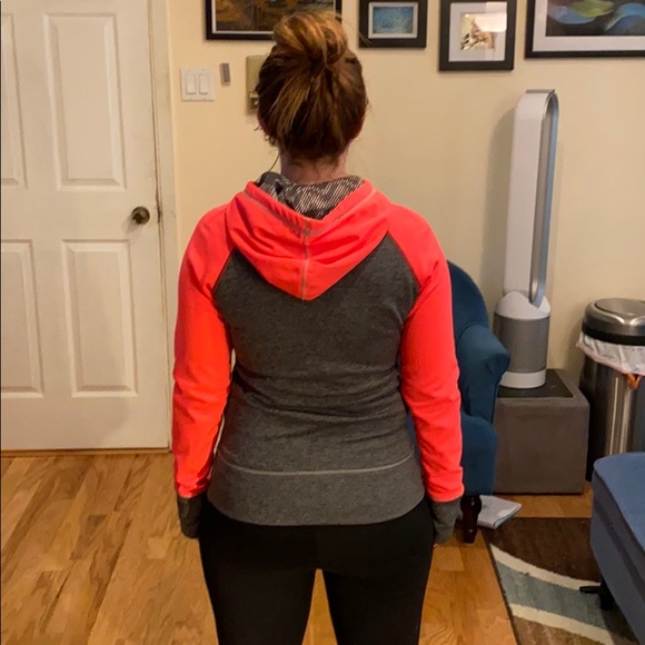 Nike Therma-Fit hoodie in pink and black NWOT - Picture 3 of 9